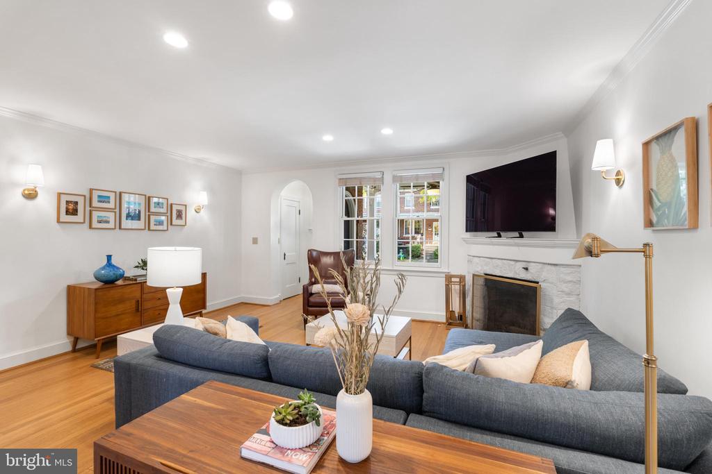 2430 39th Pl NW