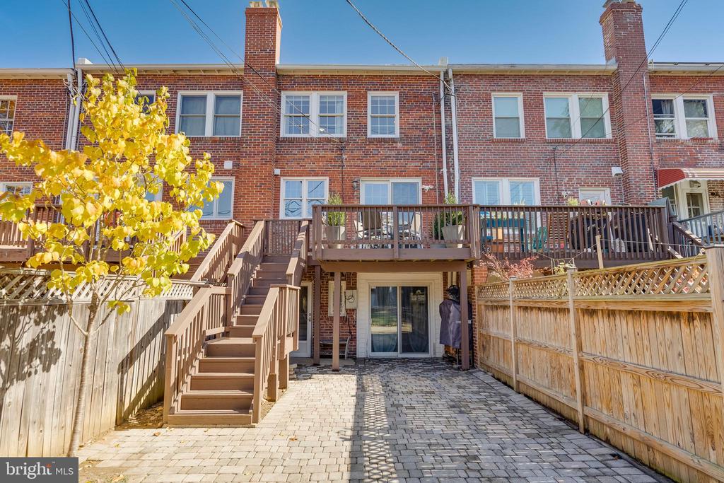 2430 39th Pl NW