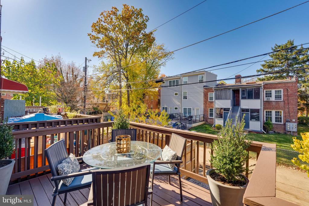 2430 39th Pl NW