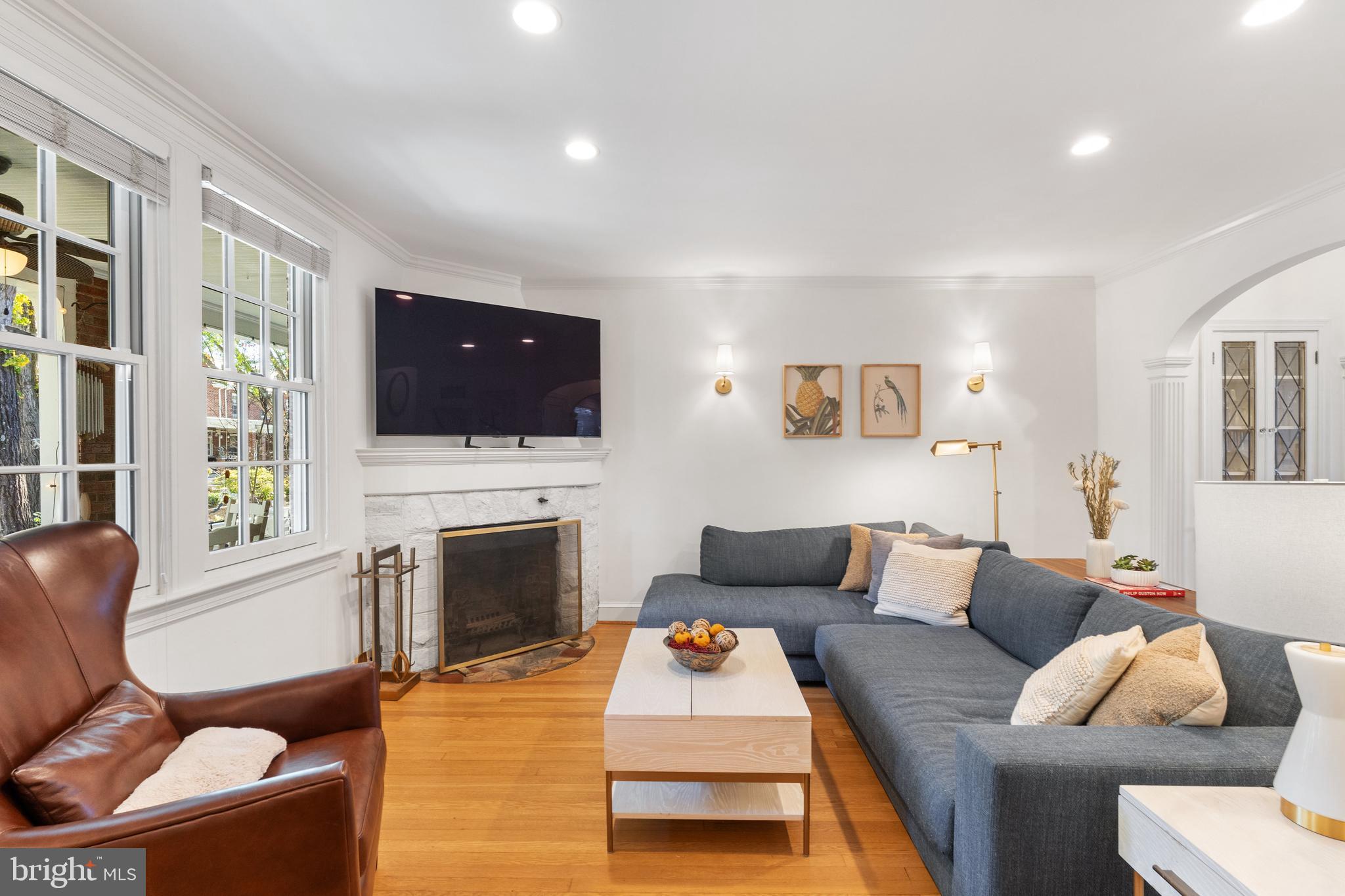 2430 39th Pl NW