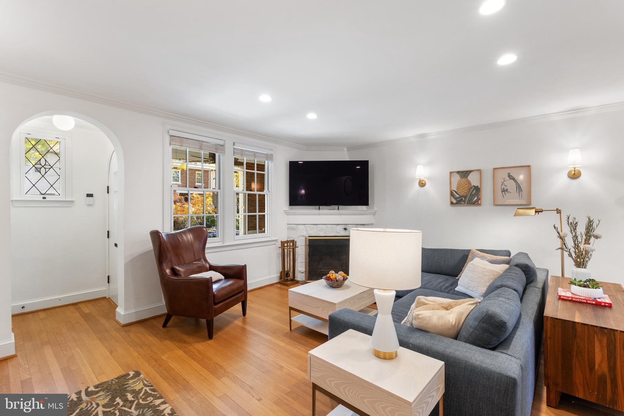 2430 39th Pl NW
