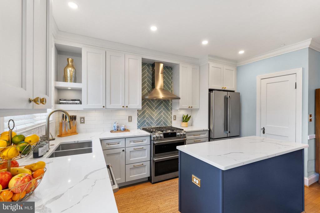 2430 39th Pl NW