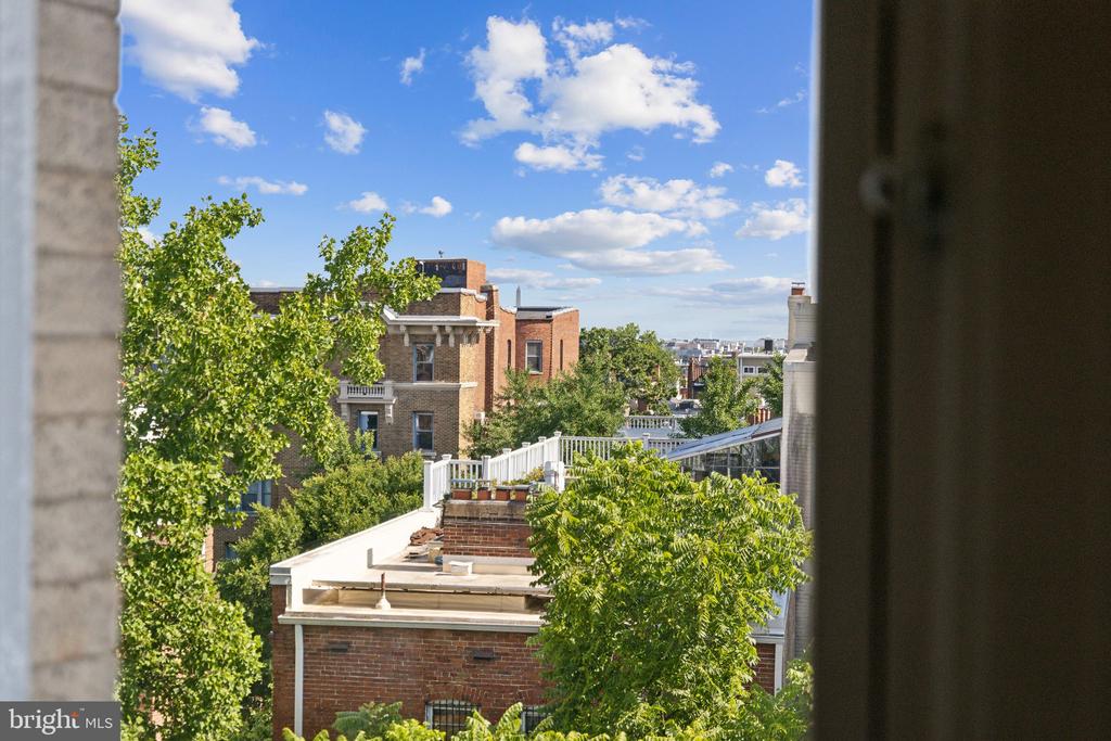 1852 Columbia Rd NW #503