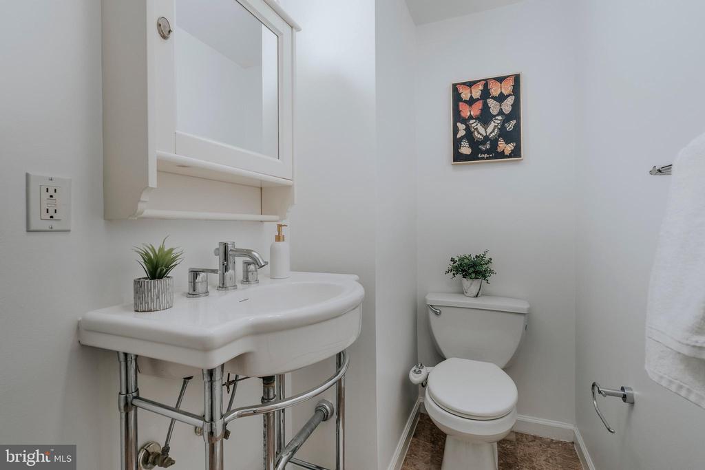 1708 Newton St NW #105
