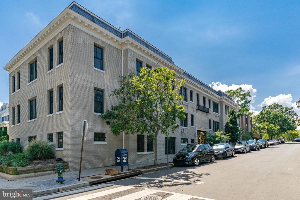 1708 Newton St NW #105
