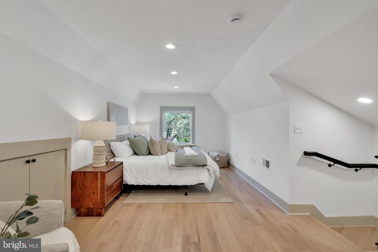 5330 32nd St NW