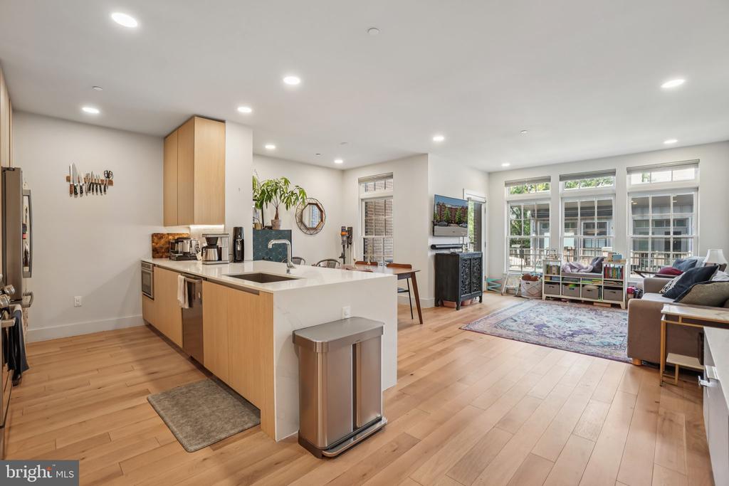 1309 E ST SE #18