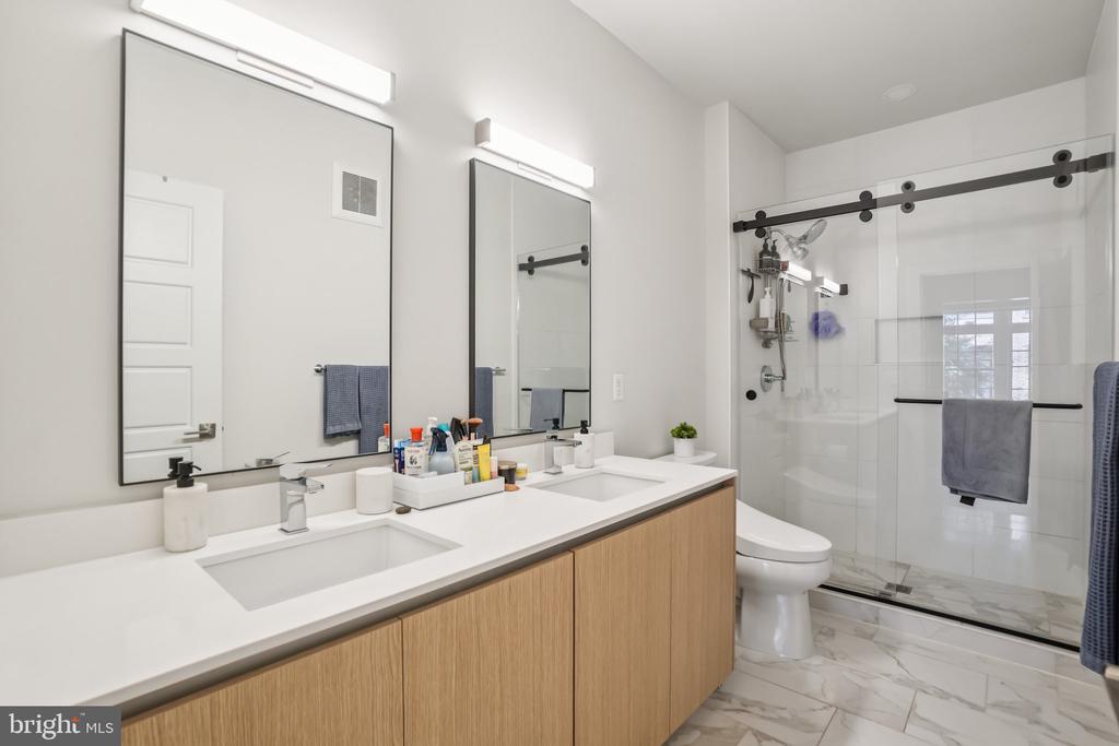 1309 E ST SE #18