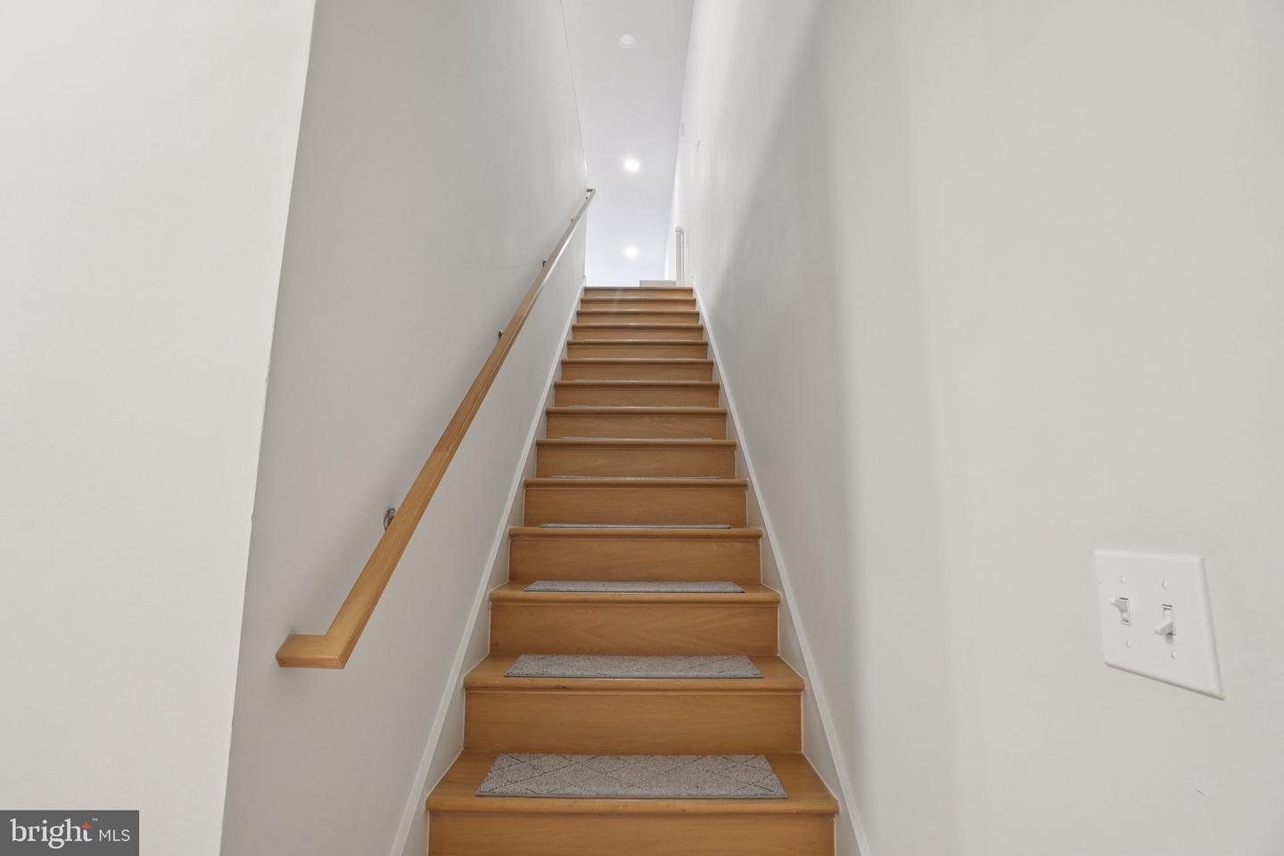 1309 E ST SE #18