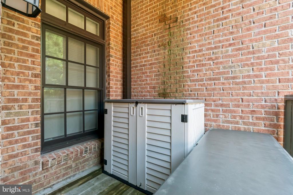 1309 E ST SE #18