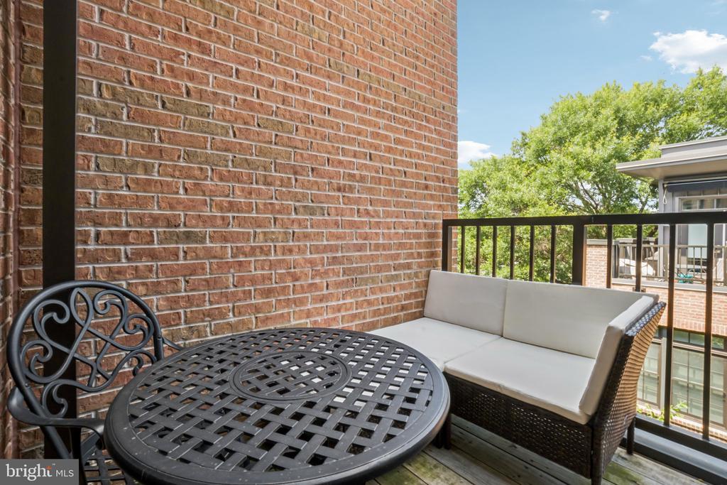 1309 E ST SE #18