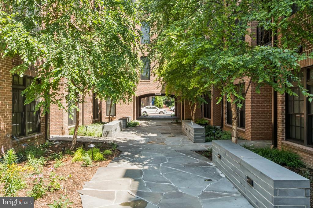 1309 E ST SE #18