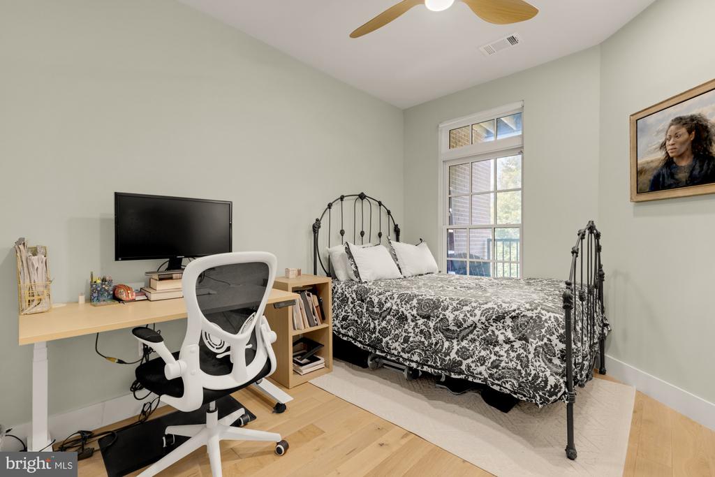 1309 E ST SE #19