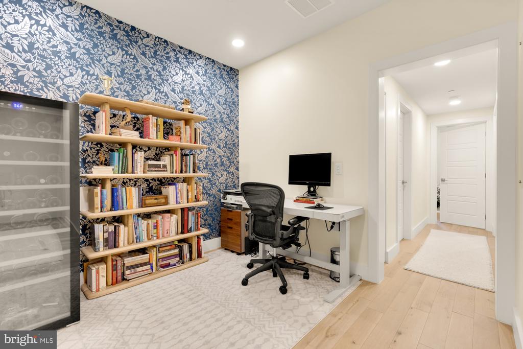 1309 E ST SE #19
