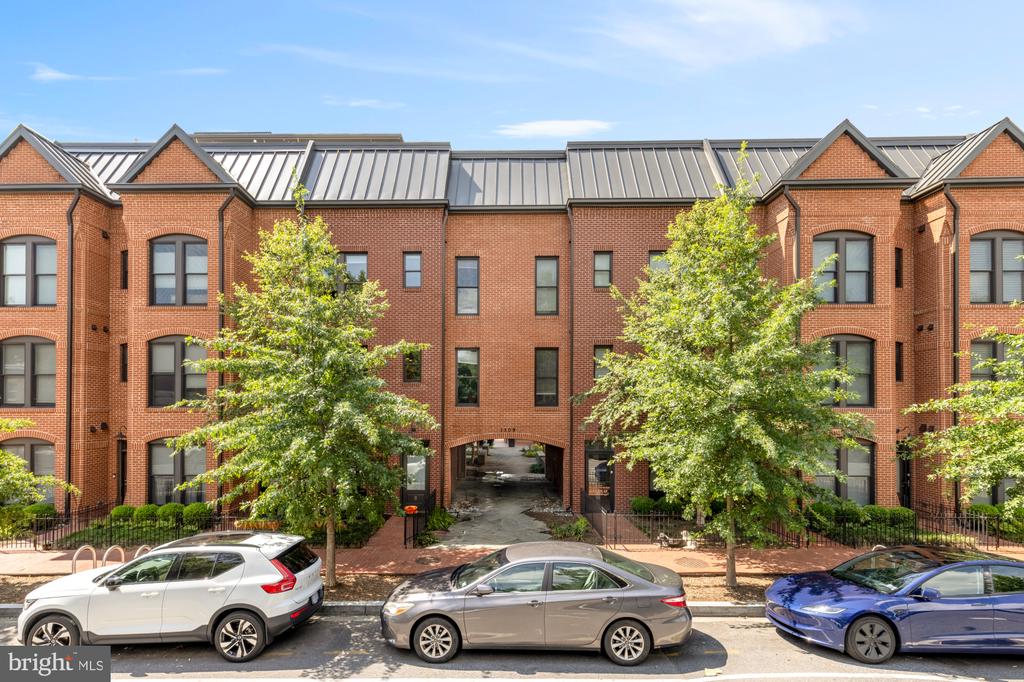 1309 E ST SE #19