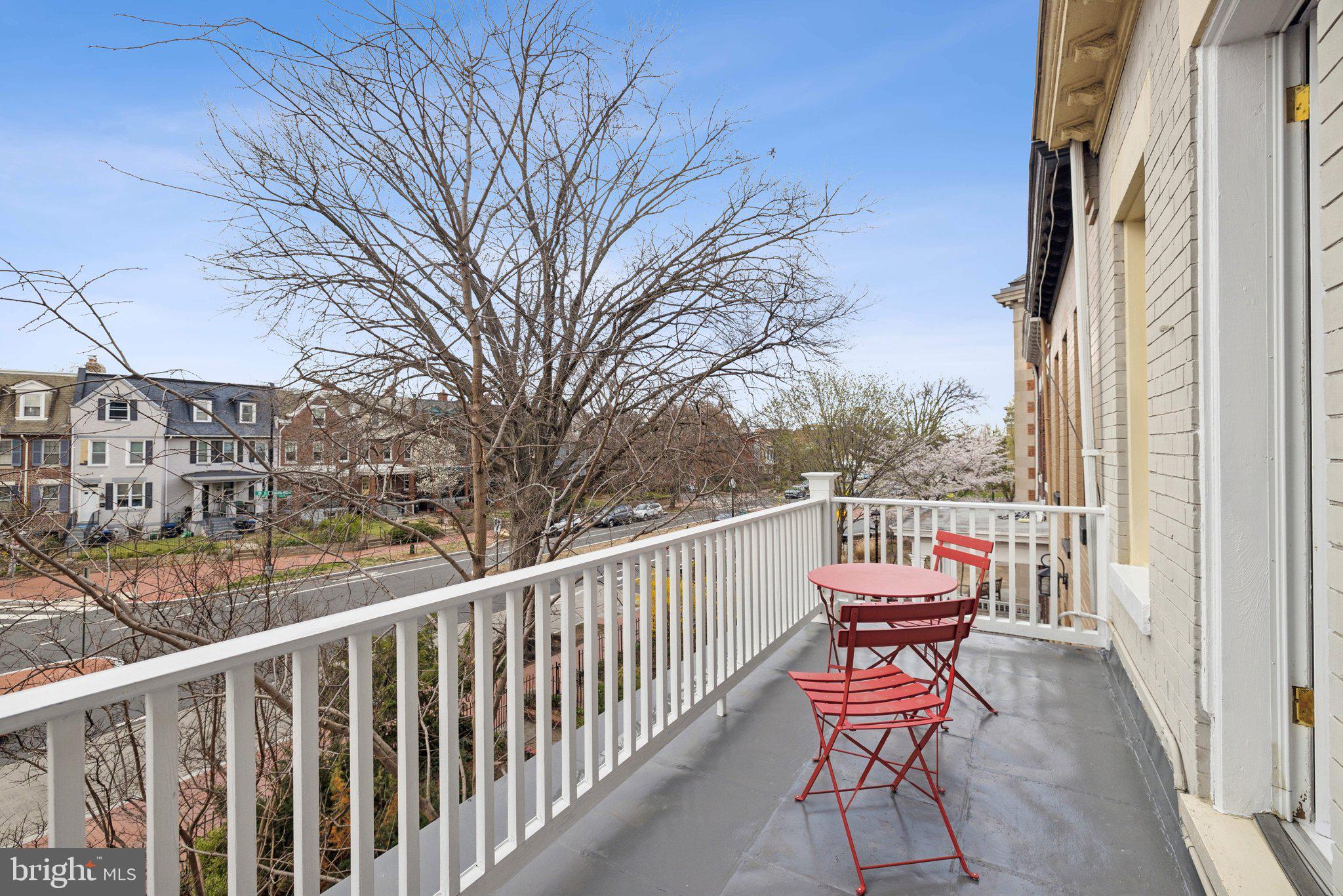 659 MARYLAND AVENUE NE