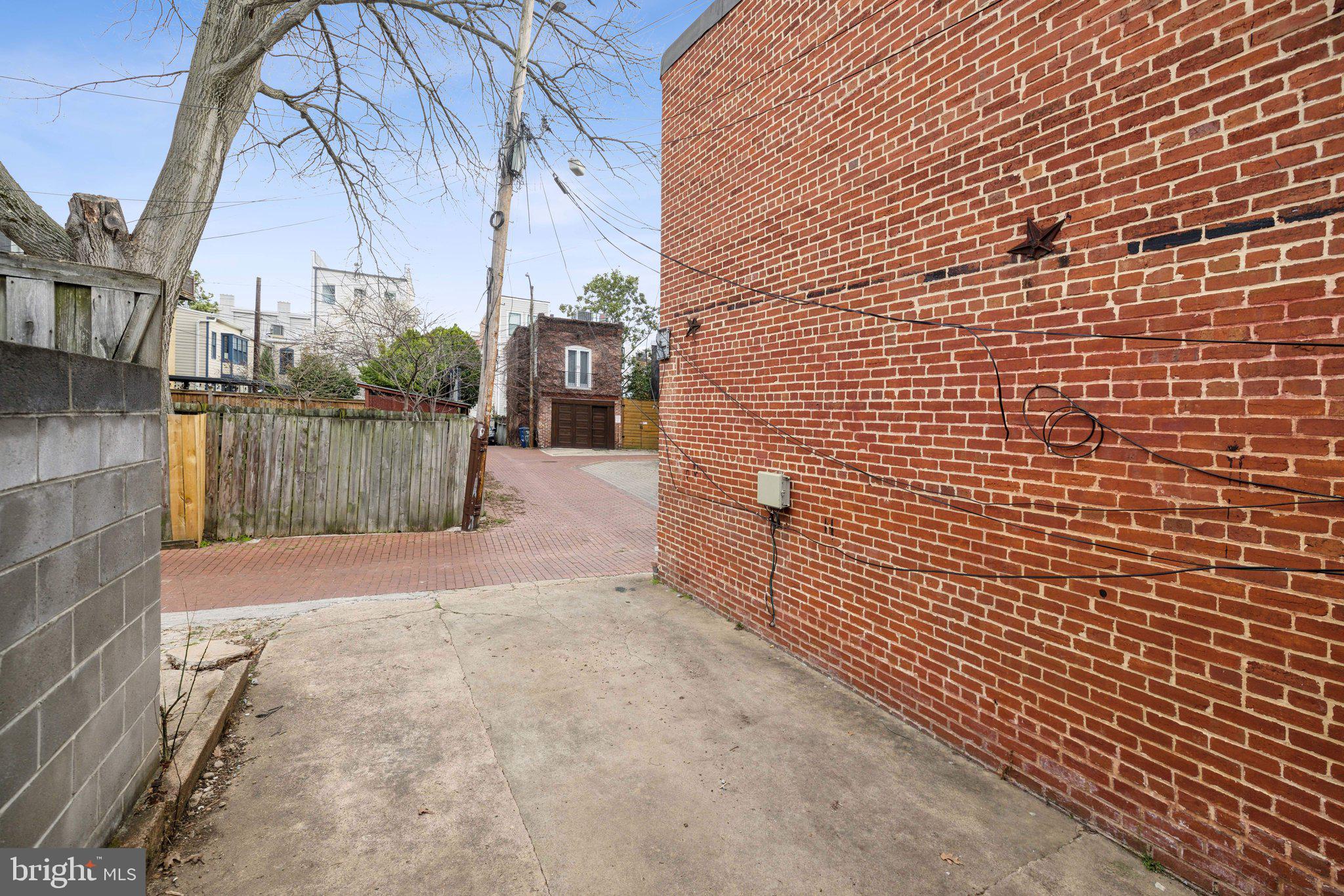 659 MARYLAND AVENUE NE