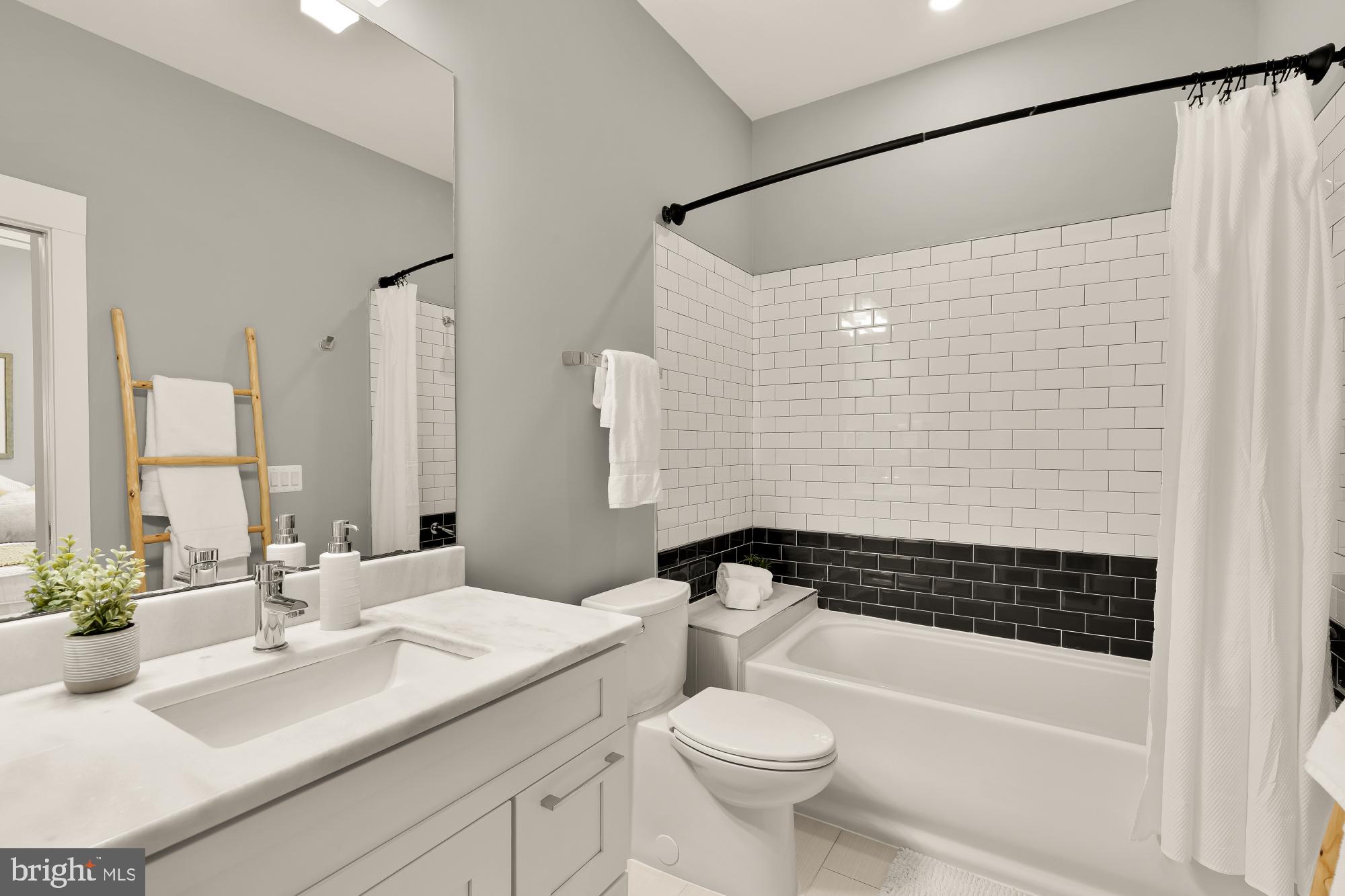 1719 LINCOLN ROAD NE 1