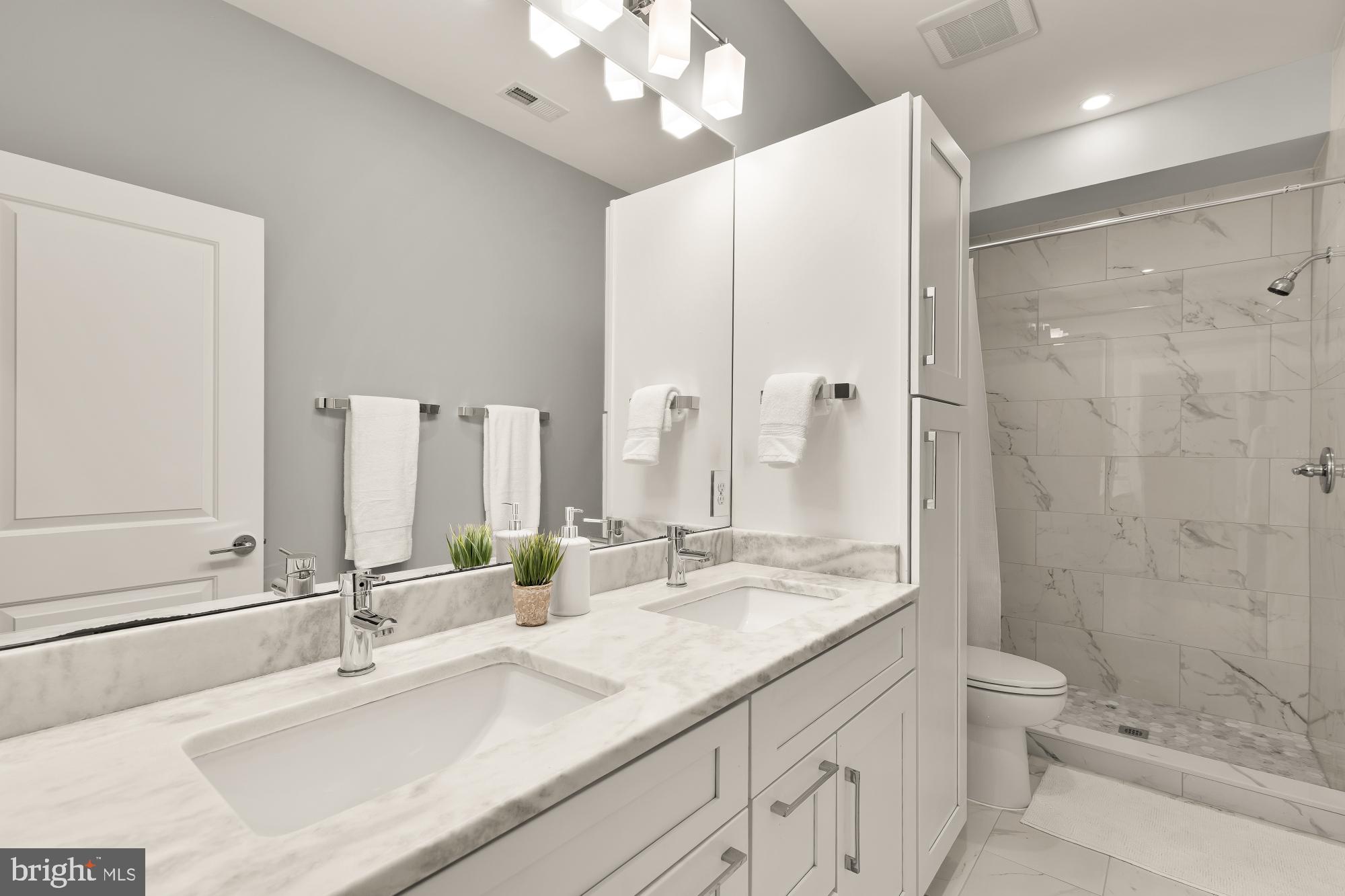 1719 LINCOLN ROAD NE 1