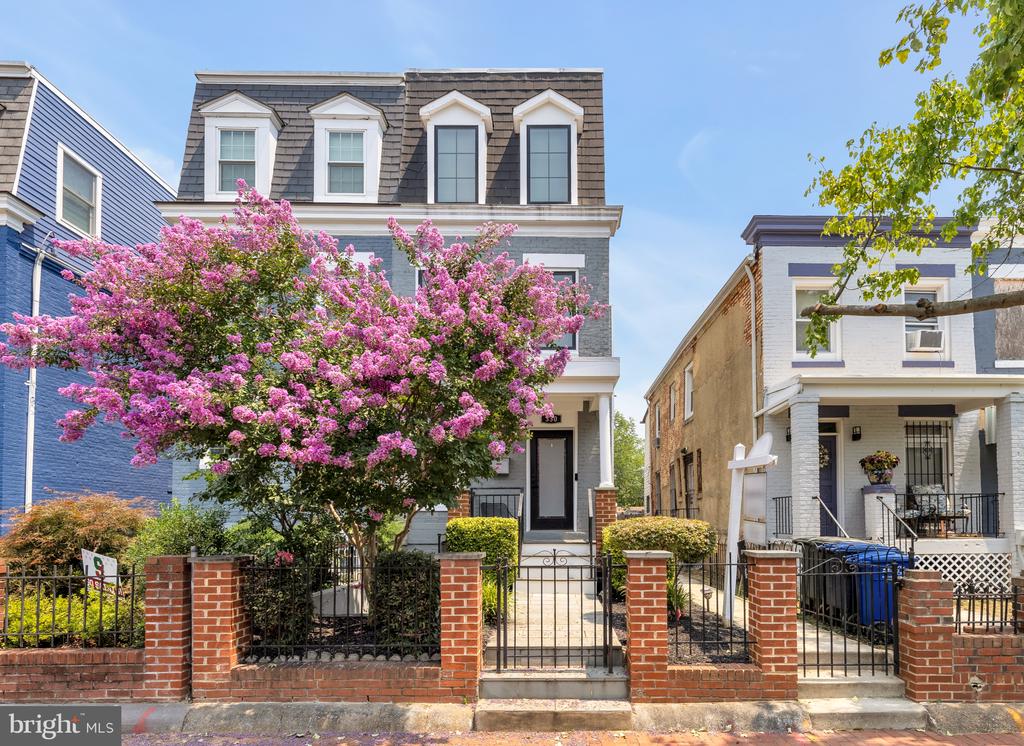 330 16TH STREET SE Unit: 2