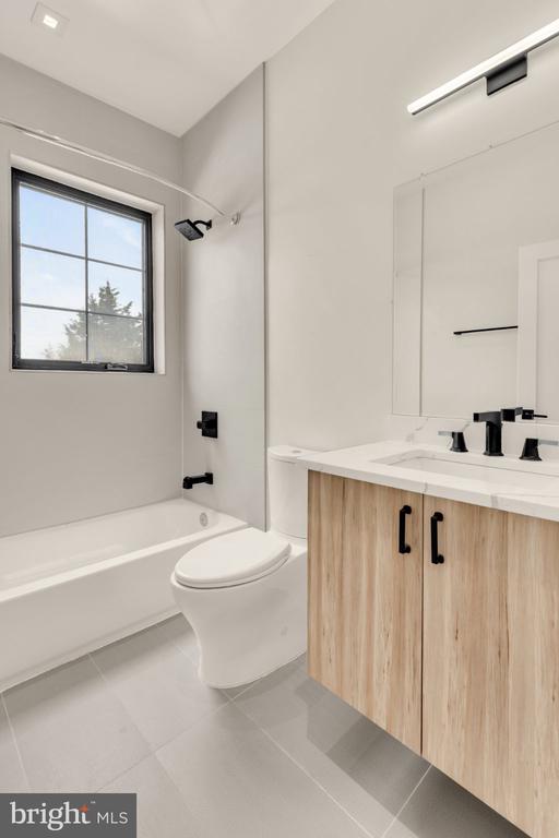330 16TH STREET SE Unit: 2
