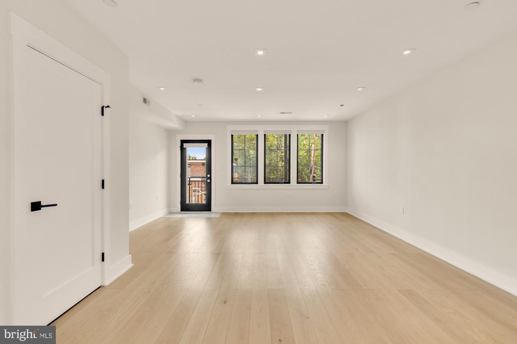 330 16TH STREET SE Unit: 2