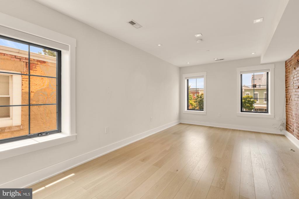 330 16TH STREET SE Unit: 2