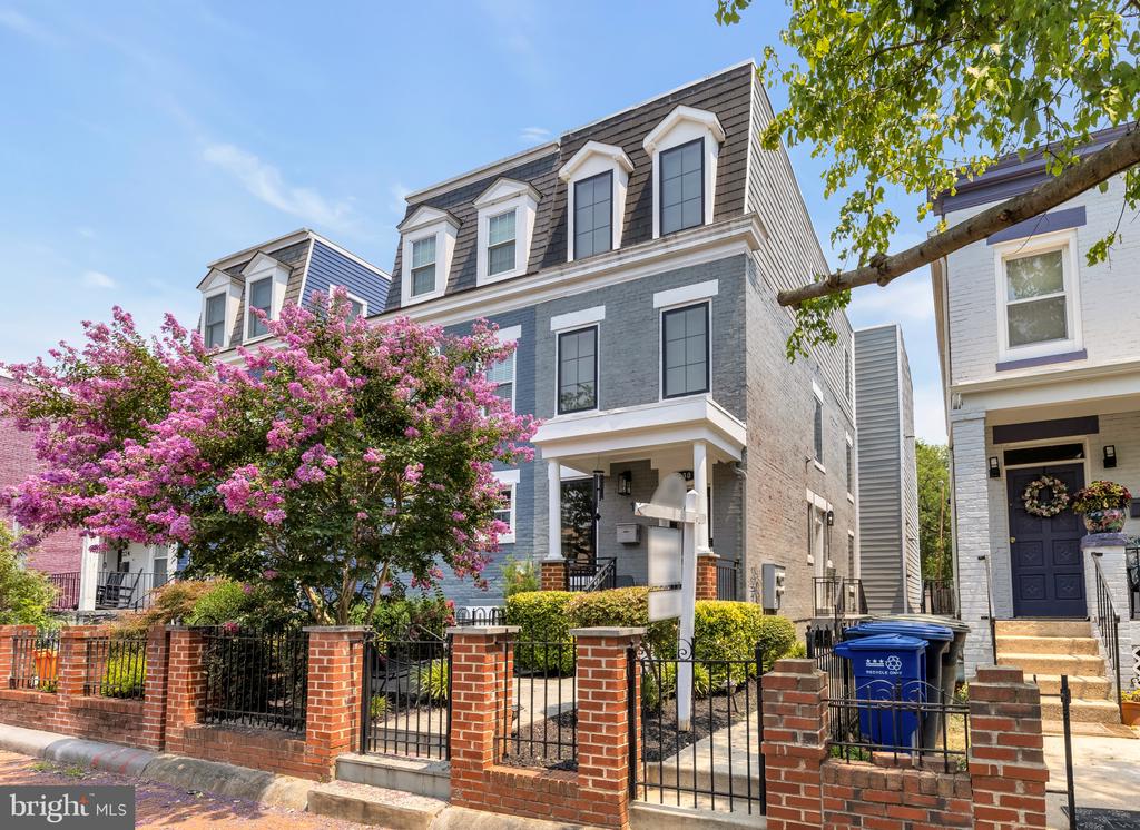 330 16TH STREET SE Unit: 2