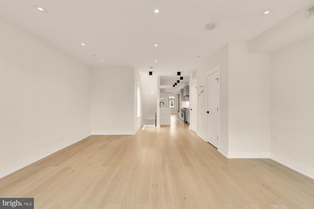 330 16TH STREET SE Unit: 2