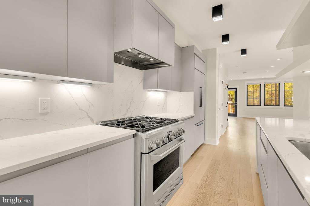 330 16TH STREET SE Unit: 2