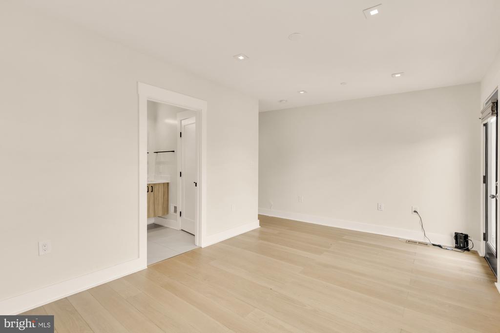 330 16TH STREET SE Unit: 2