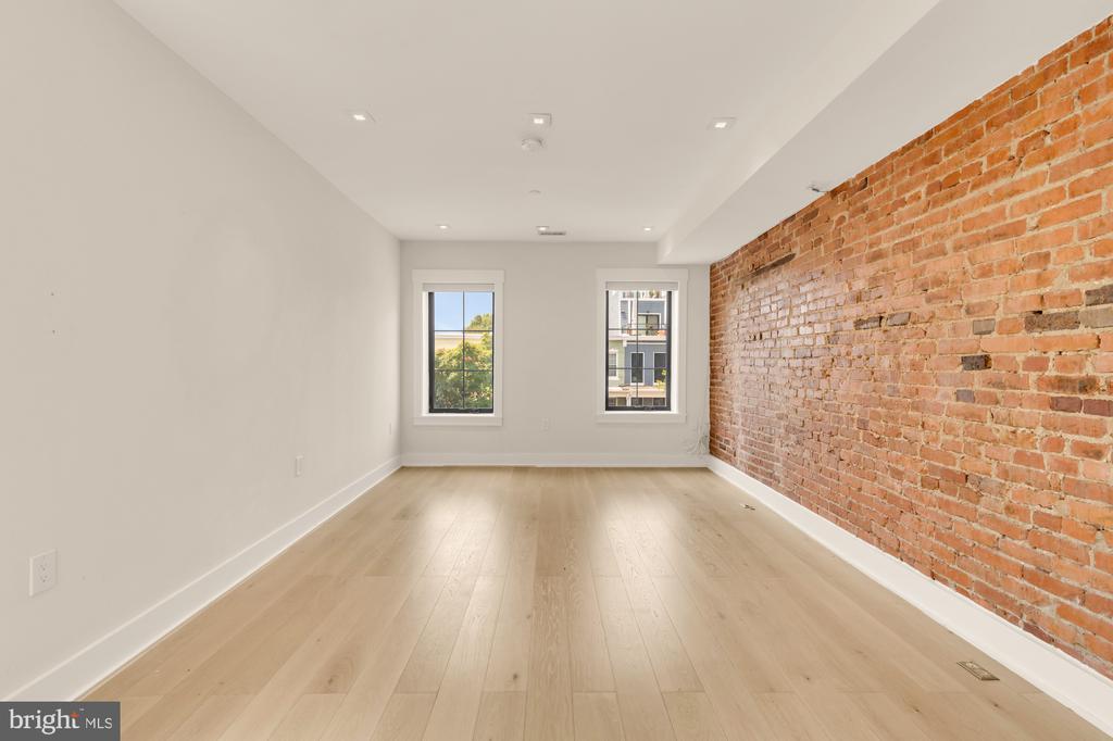 330 16TH STREET SE Unit: 2