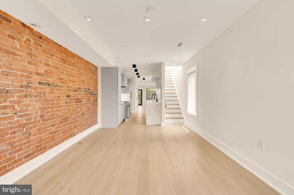 330 16TH STREET SE Unit: 2
