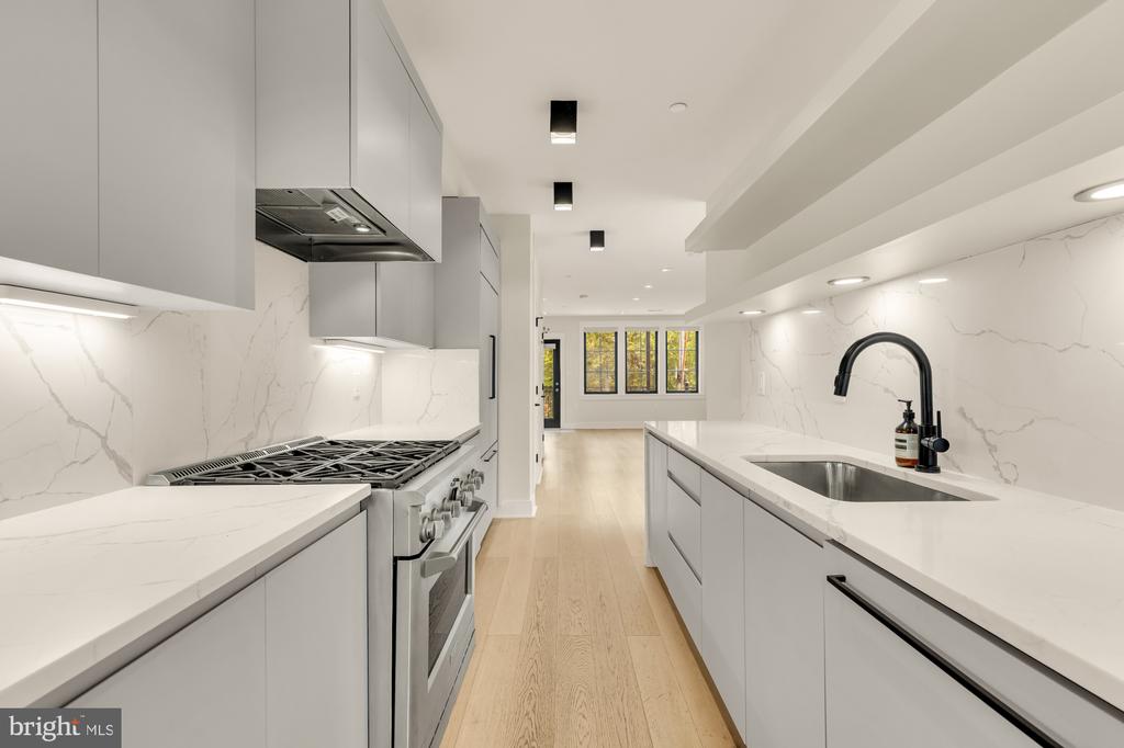 330 16TH STREET SE Unit: 2