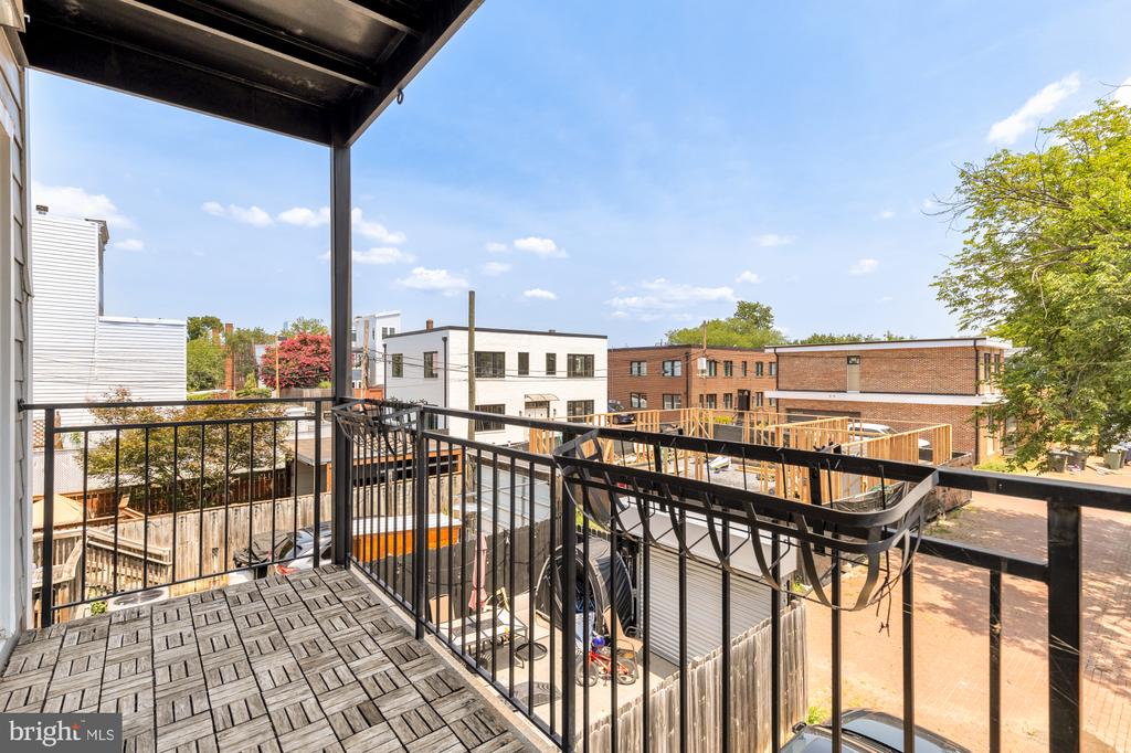 330 16TH STREET SE Unit: 2