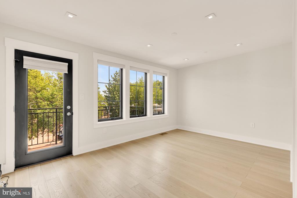 330 16TH STREET SE Unit: 2