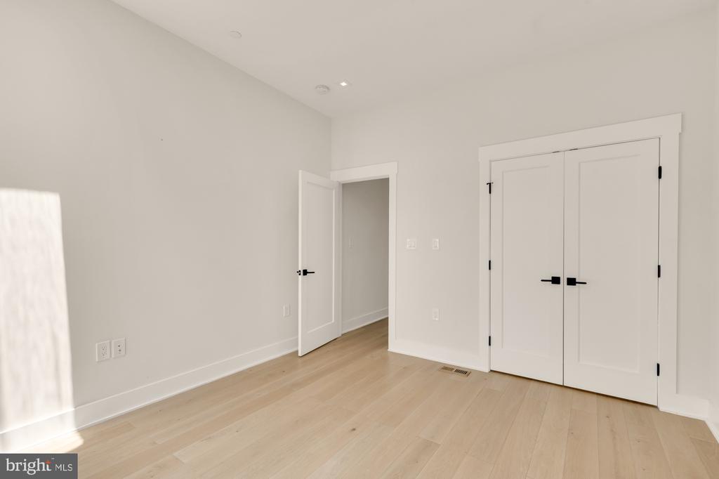 330 16TH STREET SE Unit: 2