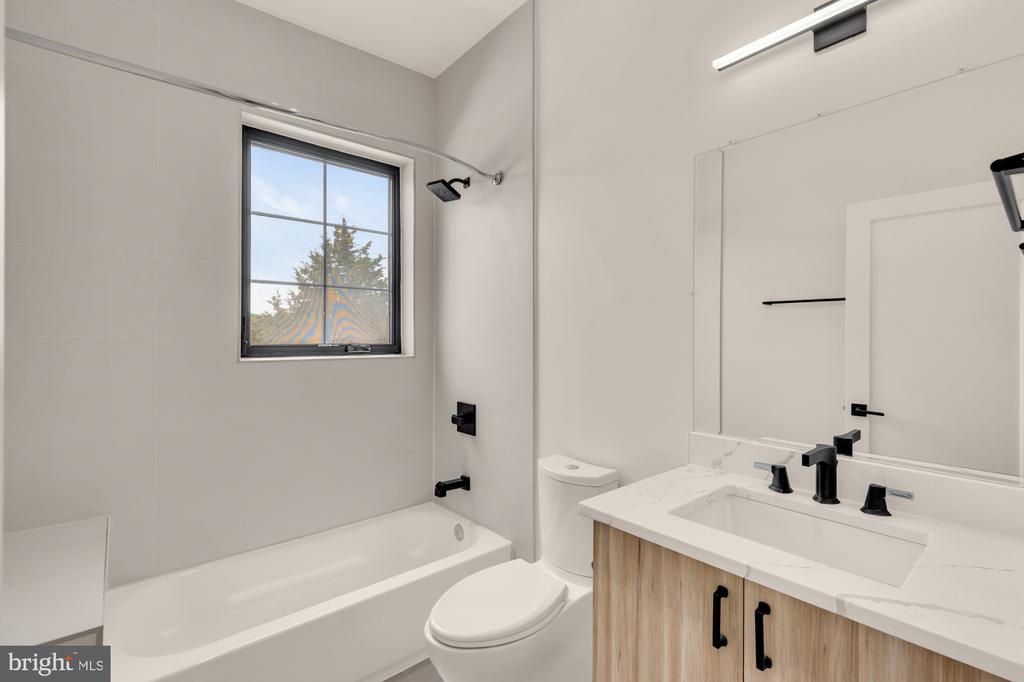 330 16TH STREET SE Unit: 2
