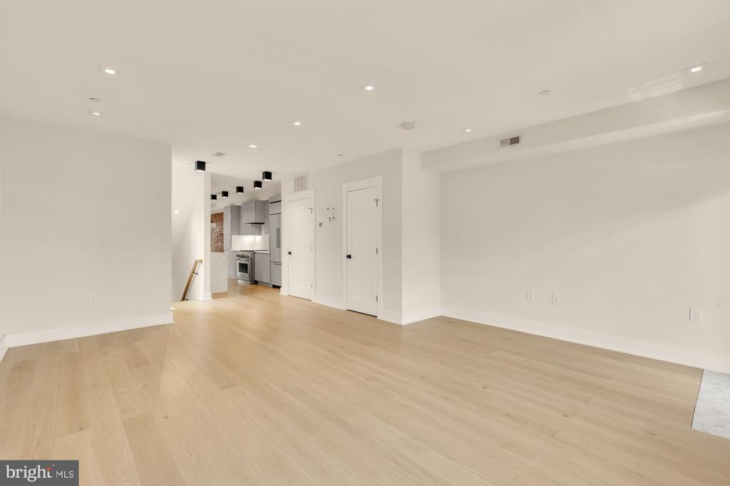 330 16TH STREET SE Unit: 2