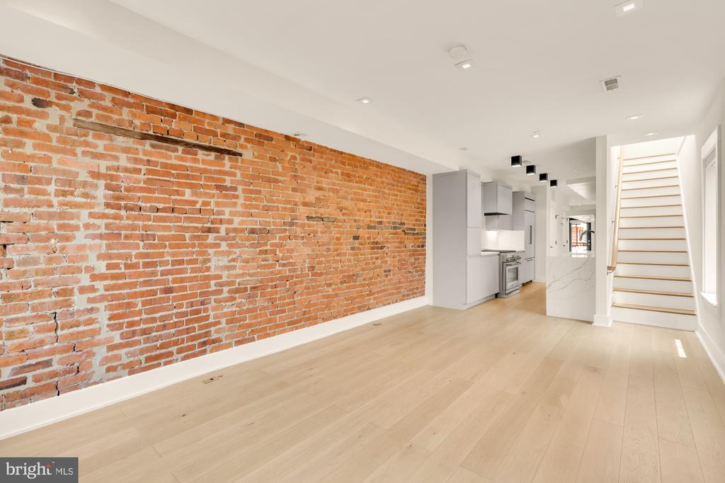 330 16TH STREET SE Unit: 2