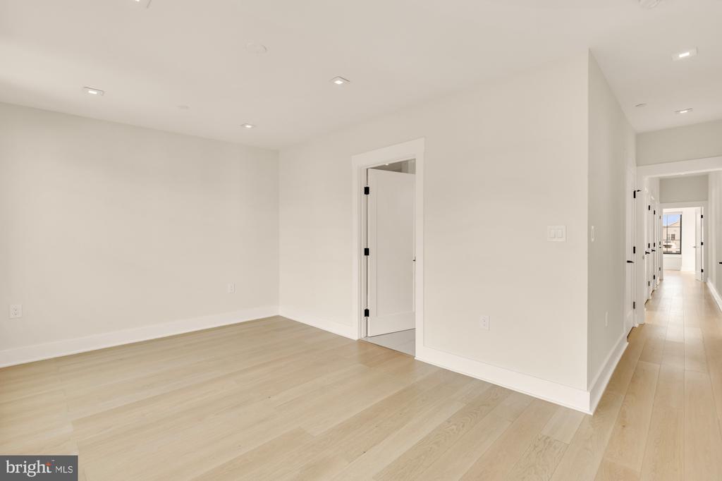 330 16TH STREET SE Unit: 2