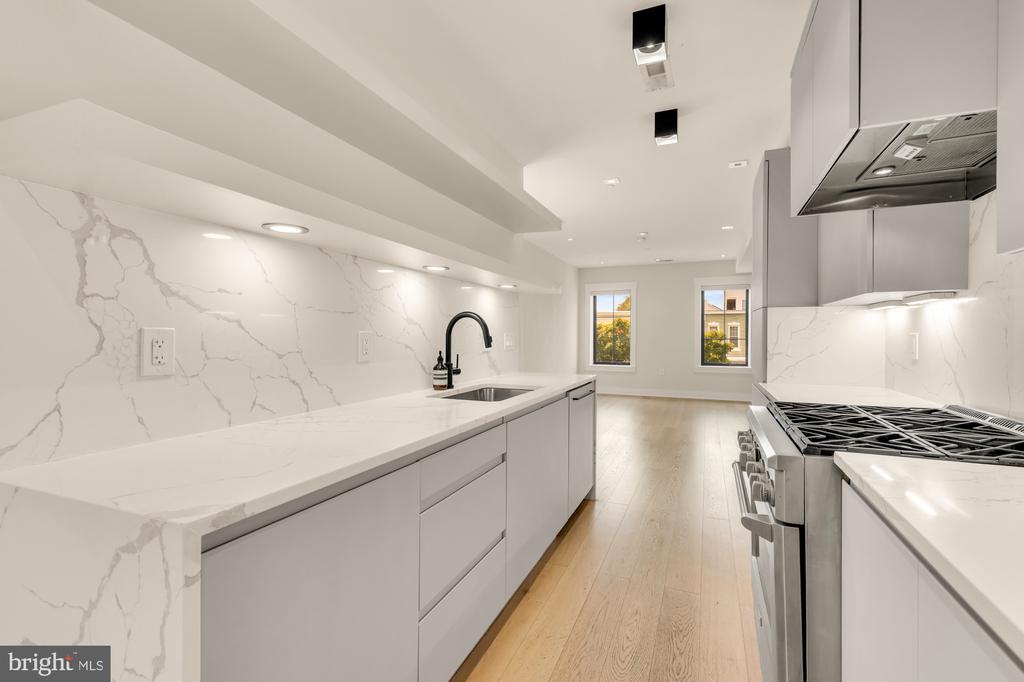 330 16TH STREET SE Unit: 2