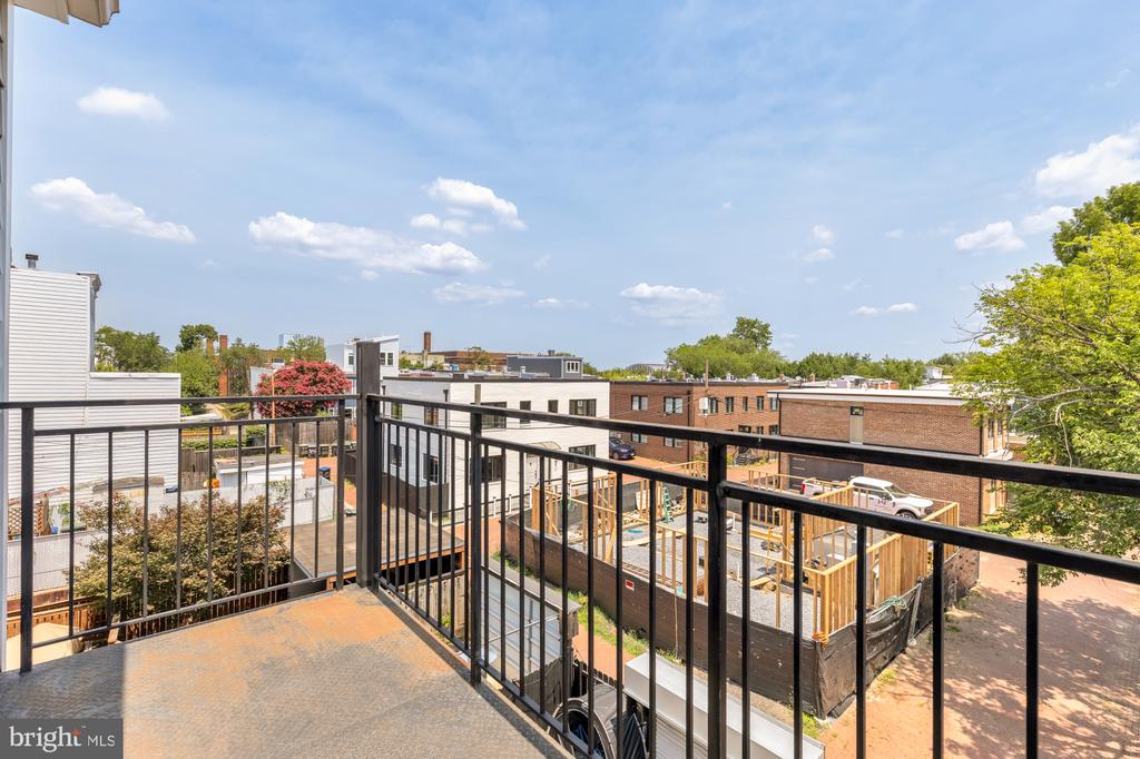 330 16TH STREET SE Unit: 2