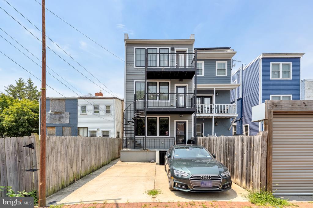 330 16TH STREET SE Unit: 2