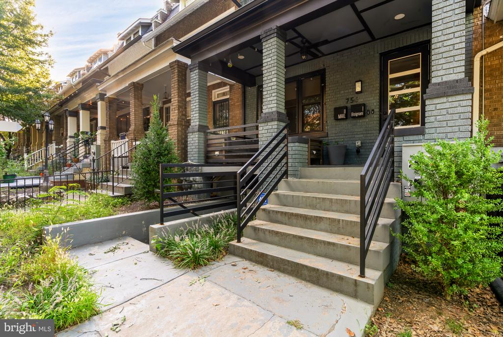 756 PRINCETON PLACE NW Unit: 2