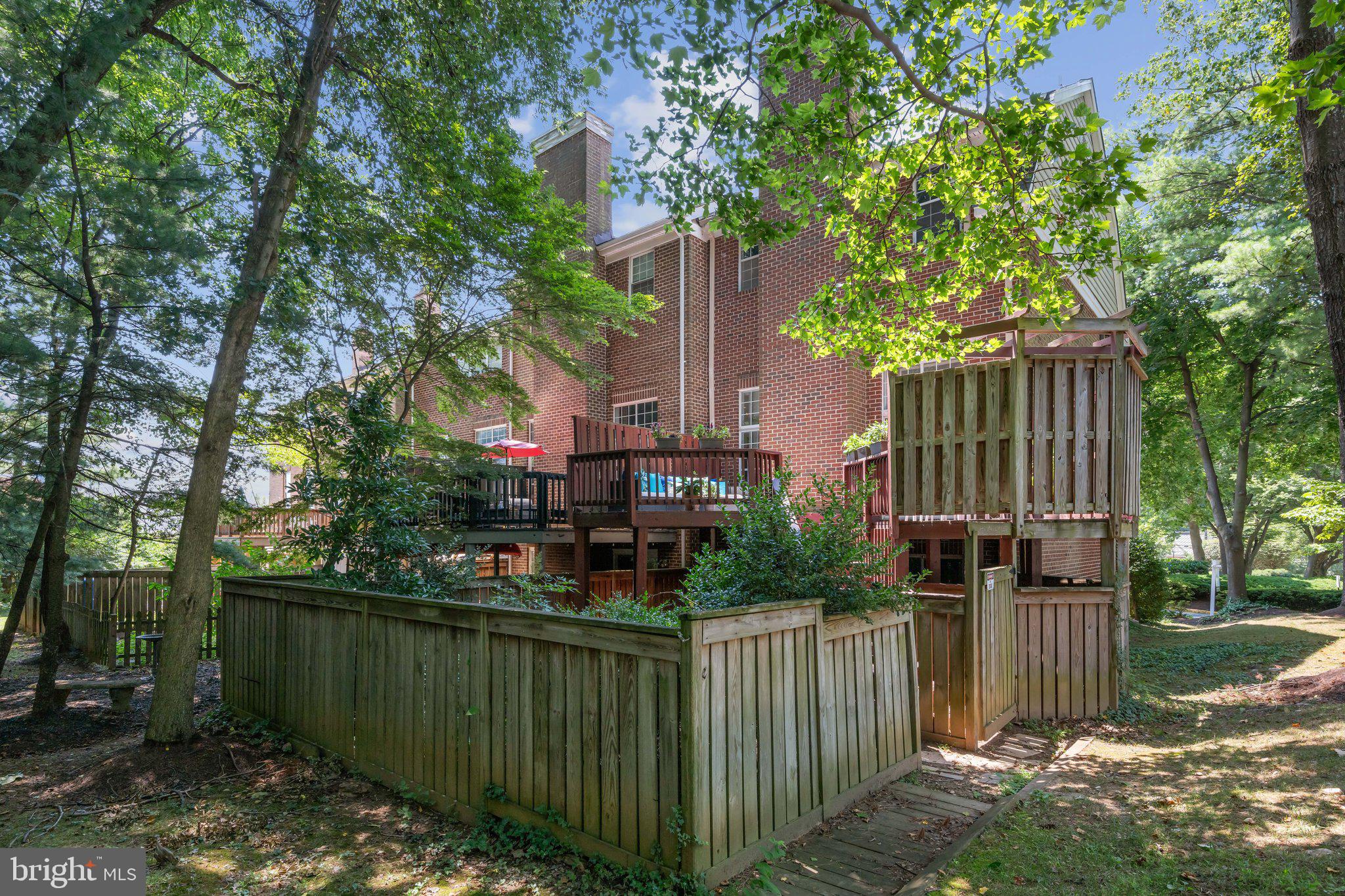 5900 Edson Ln