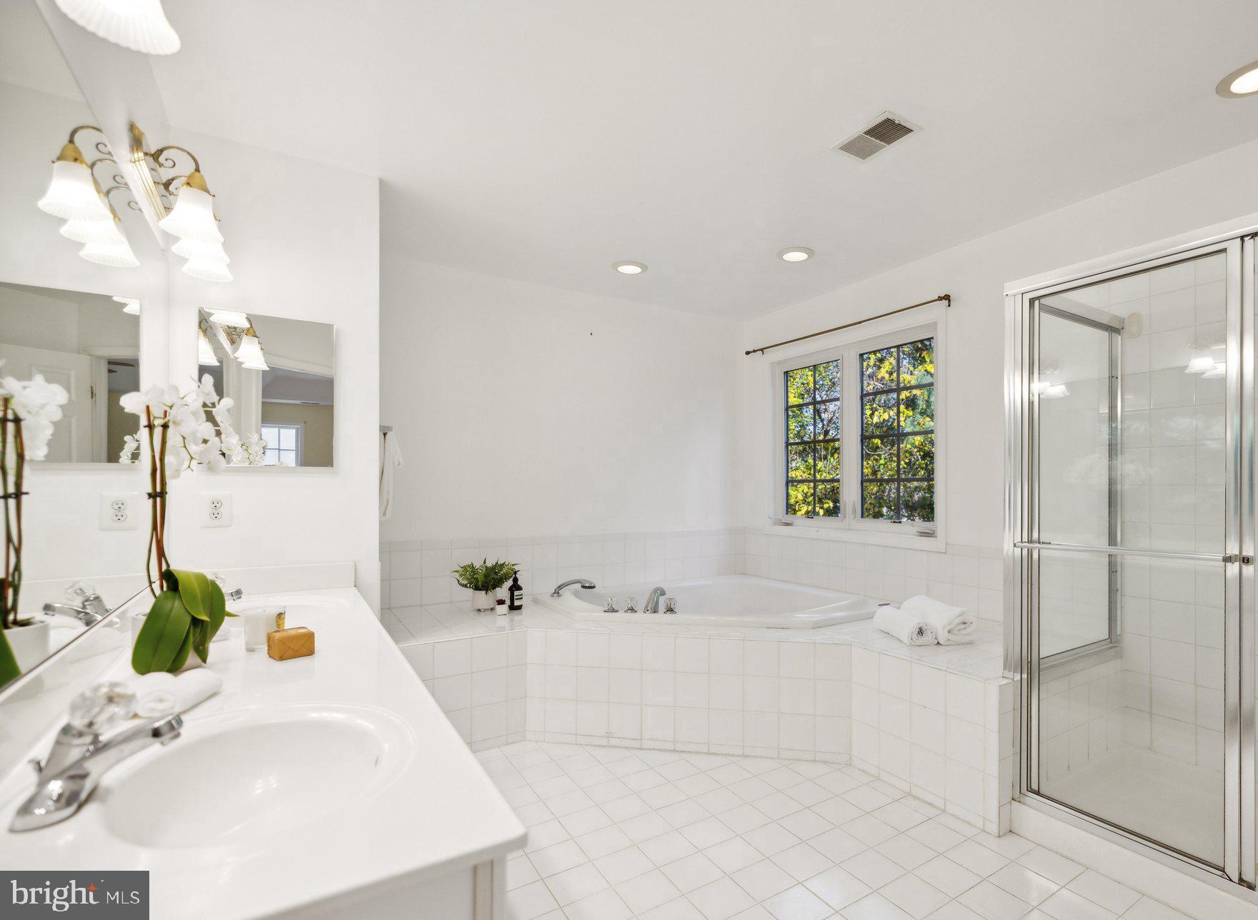13129 Venetian Rd