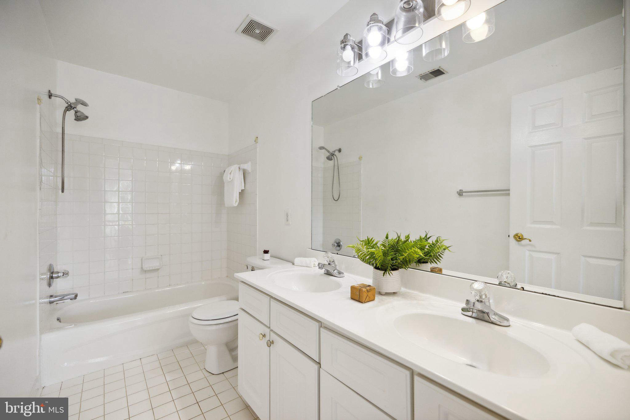 13129 Venetian Rd