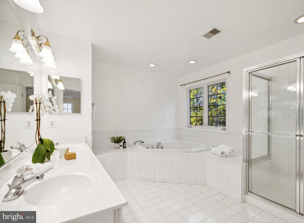 13129 Venetian Rd