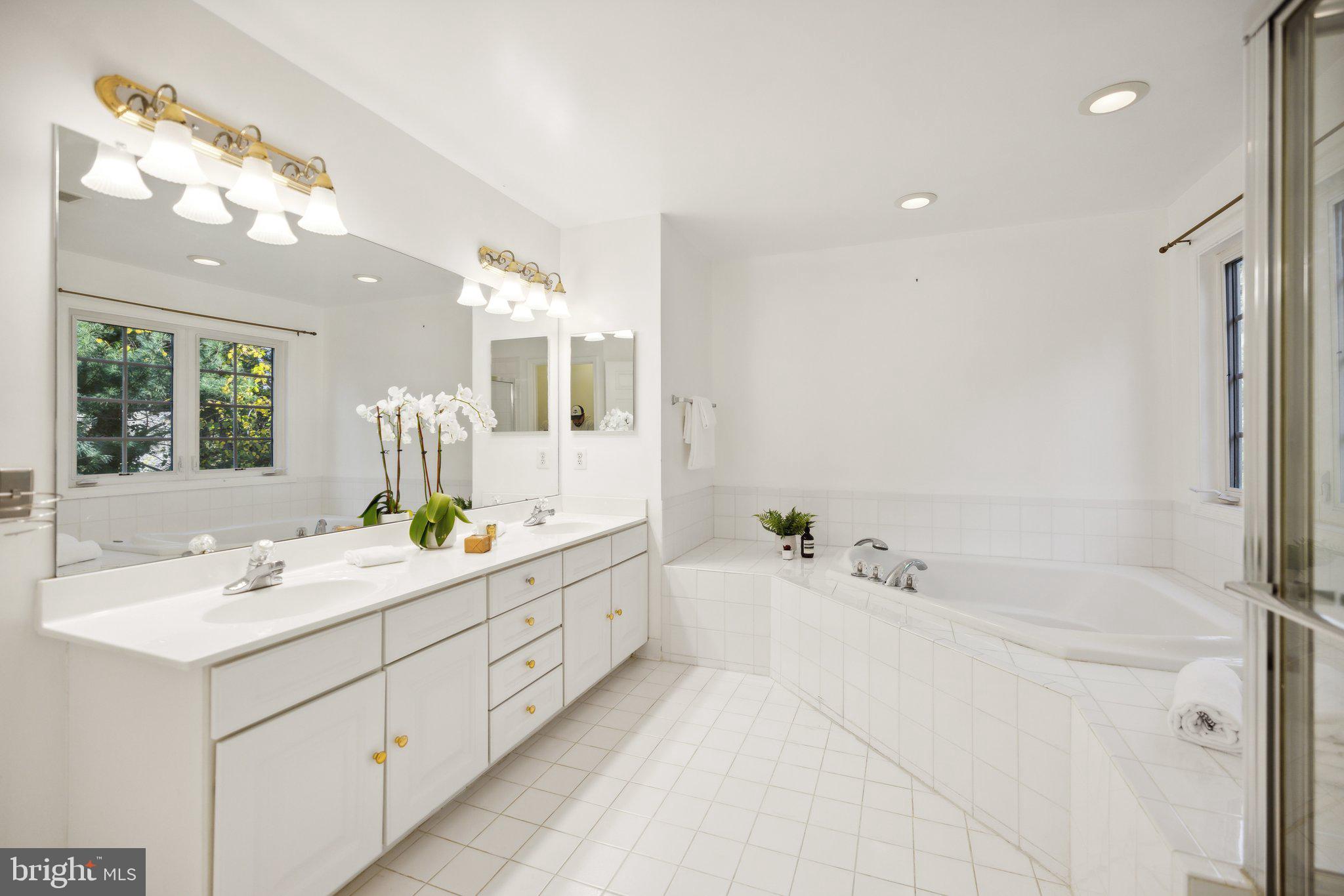 13129 Venetian Rd